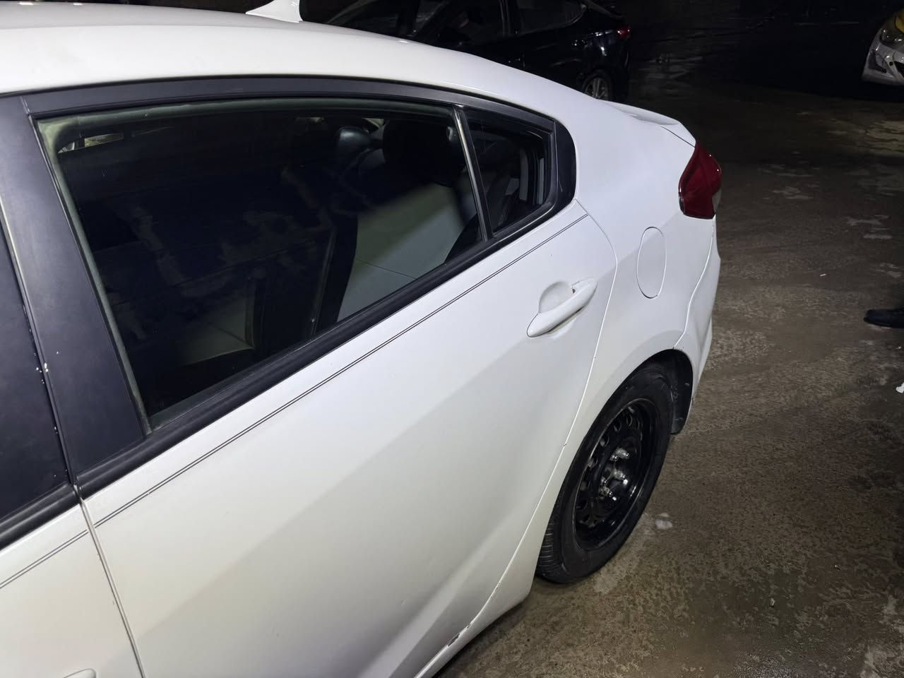 � للبيع – 
كيا فورتي 2017
 وارد أمريكي

🔹 حادث چاملغ خلف السائق
🔹 مكينة 2000 سي سي
🔹 كير AT (أوتوماتيك)
🔹 بدون إيرباك
🔹 رقم بغداد مميز
🔹 تخم تاير جديد
🔹 منظومة زنون
🔹 صدر أمامي وخلفي جديد
🔹 مكينة وكير مكفول
🔹 بطارية جديدة
🔹 السيارة ما بيها ربع دينار مصرف

💰 السعر: 122 ورقة (بيهة مجال )
📄 التحويل ثاني يوم
📍 المكان: بغداد – الزعفرانية
📞 للاستفسار: ***********
