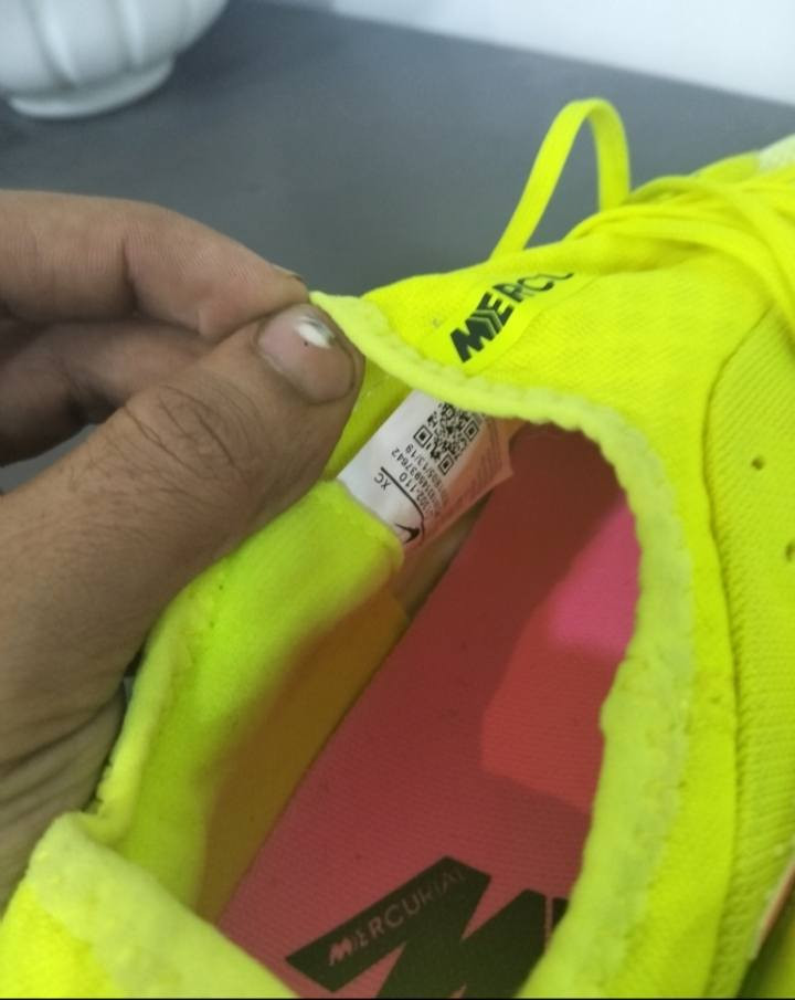 قياس 42 وسعره فقط 35 وعندي ب 25 عندي قياسات مختلفه حته وعندي ٤٢ ٤٣ ٤٤ عندي وسعره فقط ٢٥ وتدللون غير الاوان طبعن الي يريد يجي خاص اصلي نايك ابو ل ختم


**إذا كنت صاحب هذا الإعلان وتريد حذفه لأي سبب، رجاءا أرسل رسالة إلى الدعم الفني**