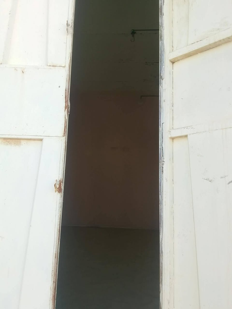 بيت ومحل للبيع في حي العسكري شارع ٣٠ الفرع العام المجاور لجامع زين العابدين مجاور ورشه الثقه للتبريد طابو صرف ١٠٠ متر للبيع غرفتين وصاله كبيره ومطبخ وحمام ومحل كبير سعر ٧٥ واتساب ***********
