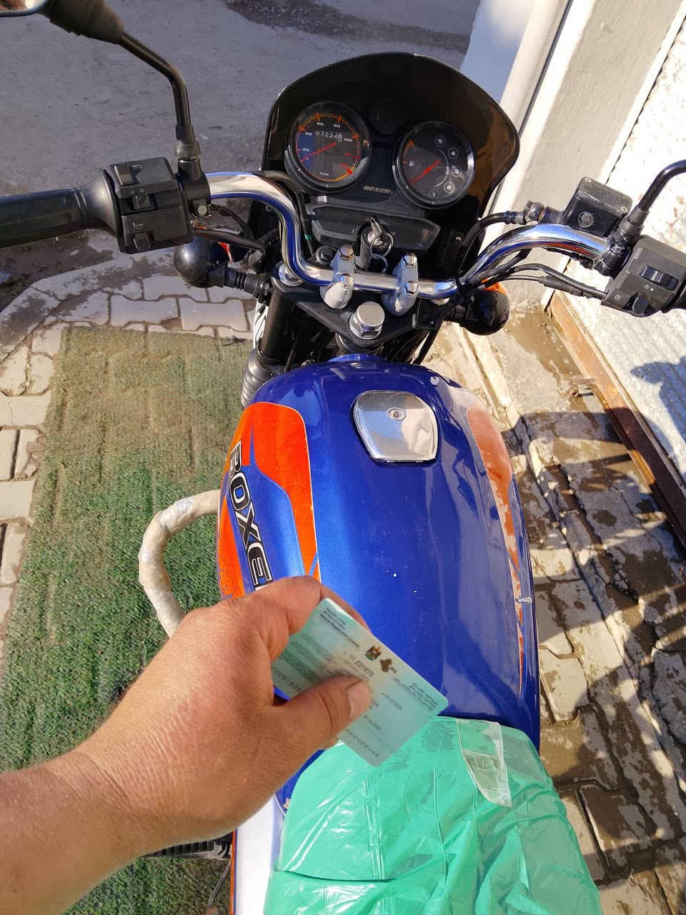 السلام عليكم ورحمه الله وبركاته دراجة نارية بوكسر موديل 23 نازلة بل 25 كفالة عامة هندي مرقم بغداد كامل انكليزي تحويل ثاني يوم إذ تريد كفالة عامة مكينة خير من الله الشراي يتصل ويدلل ويتساب موجود مكاني ديالى خرنابات *********** اتصل ودلل
