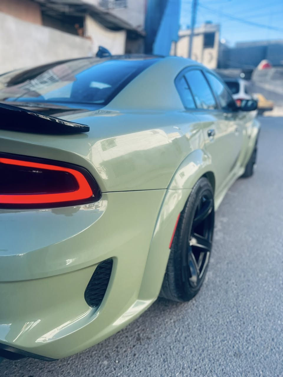 سلام عليكم للبيع او مراوس جارجر موديل 17 ارتي ماكس فول مواصفات 5700 السيارة تغير لون من آمريكا أخضر +أسود صور الحادث بل منشور جاملغ بدون دواخل شواصي الغود كفالة السيارة مرمجة يم مصطفى ايكل شرط بانزين عادي بدون ادوانز +طلقات السيارة متعوب عليه وجاهزة مكاني كربلاء الشراي يتصل وبي خير ويدلل السعر 157    ( *********** )
