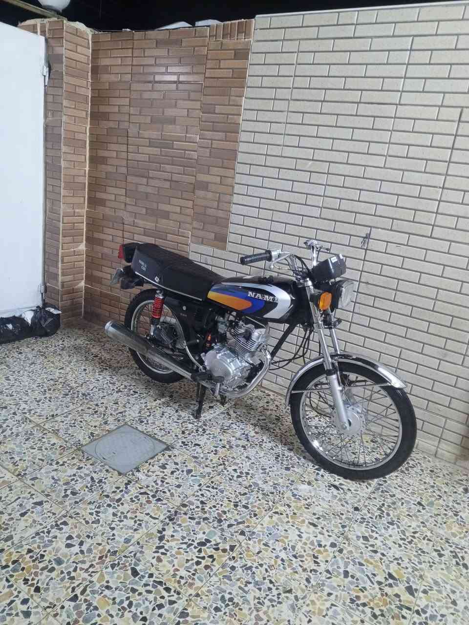 سلام عليكم دراجه نامه شلامجه باب اول نضيفه محركه صالي ربع تشر من شاده مكفوله كهربياته شغاله ما ناقصه برغي نضيفه دراجه مكاني عماره سعر 650 وبيه مجال قليل دراجه بدون ومكفواله عشاير رقمي وتساب بس ***********
