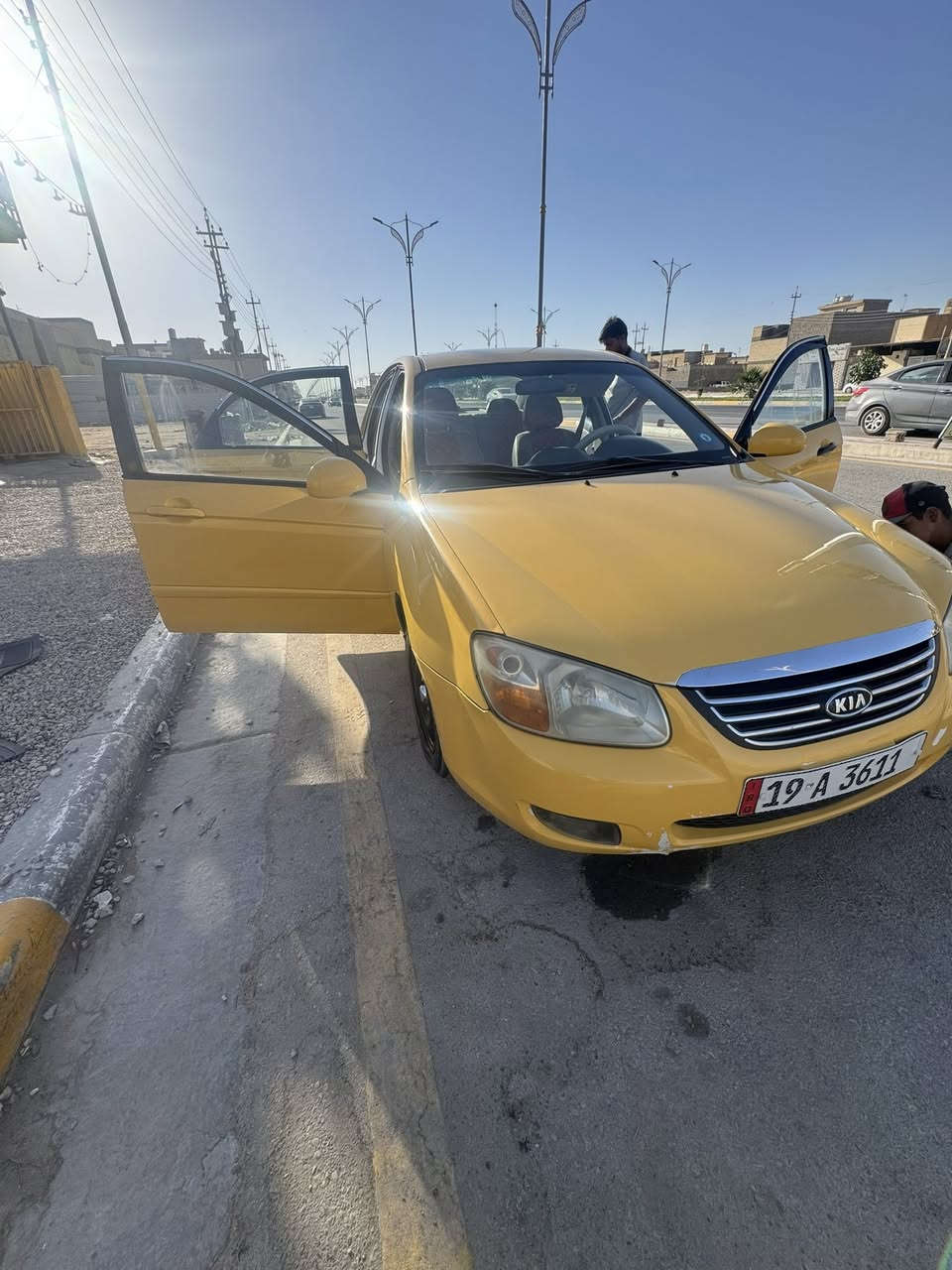 للبيع: كيا سبكترا ٢٠٠٩ 🚗
السيارة نظيفة، جاهزة وجوا الإيد، والتفاصيل بكل وضوح وصراحة:
 الموديل: ٢٠٠٩
 الرقم والسنوية: رقم كربلاء، السنوية باسمي والتحويل مباشر وبدون أي تعقيد.
 التبريد: ثلج وجاهز للصيف ❄️.
 المحرك: بحالة جيدة جداً، بيه تنقيص قليل ونادر جداً بين تبديلة وتبديلة (شي طبيعي وميأثر على الممشى).
 البدي: جاملغ أمامي بيه تصليح.
💰 السعر المطلوب: ٧٧ ورقة (الرقم 
***********
