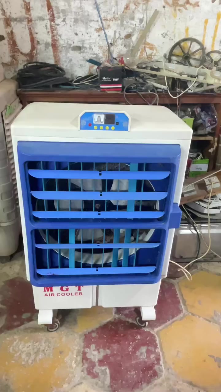 مبردة حجم وسط 
السعر 50 الف 🛑

توصيل موجود 
*********** واتساب
