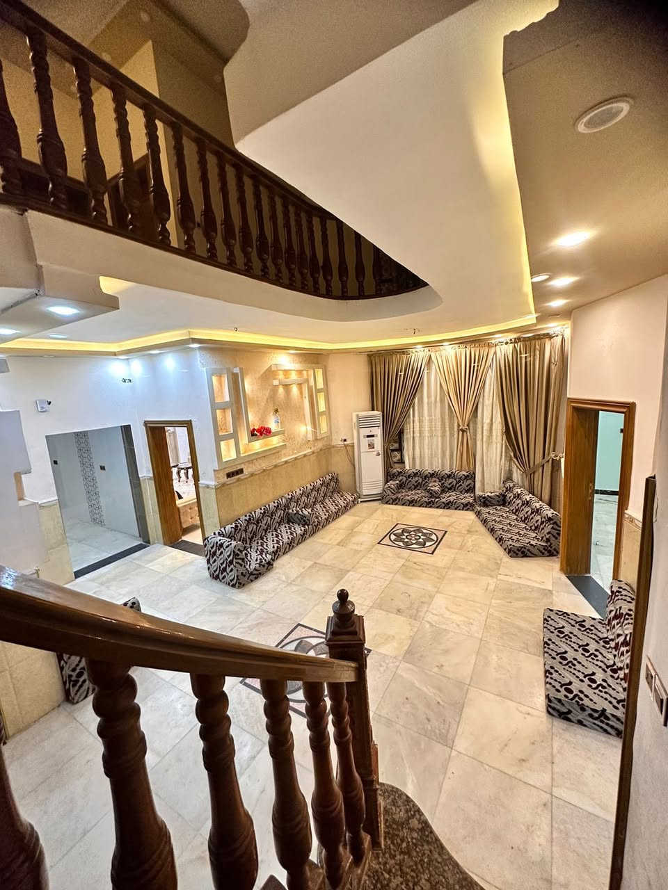 بيت طابقين موثث 
للايجار يصلح شركة 
 البصره الطويسه 
 المعلومات 
المساحه 350
يتكون استقبال رئيسيه
 صاله داخليه 
سته غرف منام
مطبخ صحيات 
كراج حديقه 
السعر 25دولار 
المعلومات اضافيه وتوضيح 
الاتصال على الارقام التاليه 

***********
في انتظاركم في مكتبنا الكائن حي عمان مجاور مركز فايا للتجميل 
نفتح ابوابنا للتلقي جميع اعلاناتكم التجاريه والسكنيه الايجار او لبيع للمتابعه والمشاركة ليصلك كل ما هو جديد يحص سوق العقار مع 
VIP للاستثمارالعقاري
