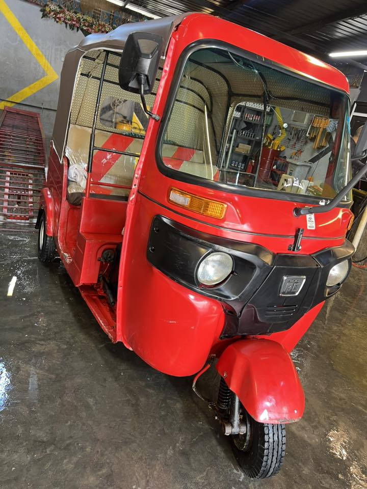 سلام عليكم تكتك موديل 2018 رقم ديالى نكليزي تحويل ثاني ويوم  تكتك خير من الله  تكتك مصبوغه عام بدون ضربه وبدون خياس  جملاغات الخلفيه بعدها ع بلاد تكتك نضيفه 
السعر 5 وبيها مجال قليل مو شراي لا تتصل رجاء 
مكاني ديالى بعقوبه الاستفسار ***********
