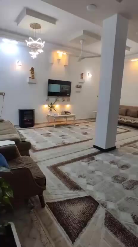 بيت للبيع المساحه 150 في منطقه الثوره قرب مفوضيه الانتخابات يصير خلف الاقسام الداخليه سابقا 
الطابق الاول يتكون من صاله وغرفه نوم وديوانيه ومطبخ بارد ومطبخ حار وصحيات داخليه وخارجيه
الطابق الثاني يتكون من 4 غرف نوم وصاله وصحيات 
الطابق الثالث  يتكون من غرفه نوم  وبيتونه
للاستفسار الاتصال على الرقم 
***********
