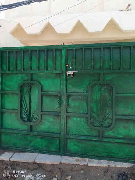 دار معروض للبيع مالك صرف ديوانية سنية الشارع التجاري قرب الدفاع المدني بداية الحي العسكري مساحة البيت 260 متر يقع على استقبال وهول وصاله وغرفتين وحمام ومطبخ وصحيات داخلية وخارجية مع ممر حول البيت ***********
