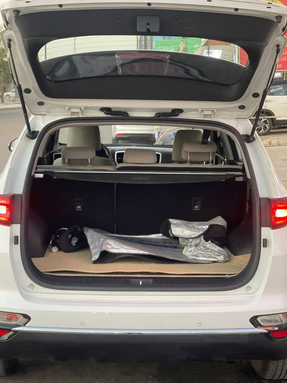 كيا سبورتج 2021 خليجي
السلام عليكم
للبيع فقط 
كيا سبورتج خليجي 2021 
كفالة عامة ✅
رقم اربيل تحويل ثاني يوم 
مكينه 2000 دوش 
ماشيه 95 km
السياره جاهزه لآخر حبه  وكلشي مكفول بيها ✅
بانوراما ✨
تبريد قطعتين ✨
فول تحكم ستيرن✨
حساسات امامي وخلفي ✨
كشاف نهاري ✨
مانع انزلاق ✨
كروس سرعة وتحديد مسار ✨
حساسات بل اطارات ✨
شاشة اعطال ✨
اشاير بلمري ✨
شاشة وكاميرا ✨
ويل كب ✨
السعر ١٩٨ 🔒 قفل وماكو  هيج سعر على هاي النظافه 
مكانها بغداد السيديه 
*********** 
التواصل عبر الرقم اتصال + واتساب
