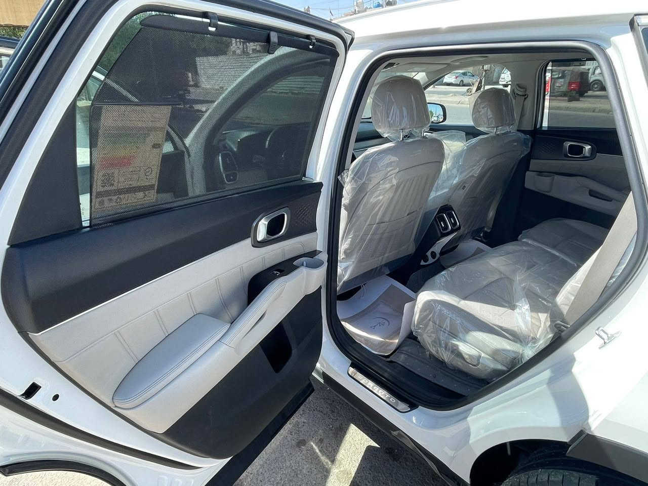 السلام عليكم سورنتو 2023 فول أعلى فئة واحد على واحد كفاله عامه بدون صبغ وبيها سونار المندلاوي حاليا بيها طخه باب الصدر كما موضح بالصور السيارة ماشيه 34 الف السيارة جديدة بحيث الطخه ممصلحه على وضعها مكاني بغداد بيع فقط السعر 31 بيها مجال بسيط السيارة رقم بغداد دولي باسمي هاتف ***********
