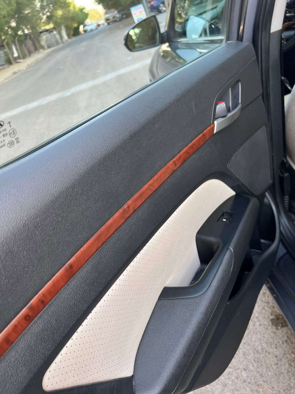 السلام عليكم من رخصةالادمن  الانتره ٢٠١٨مكينه 2000  اشاره بل مري تدفئه كشنات وستيرن شاشه كامرا رادار مانع انزلاق السياره فول عدا البصمه ولفتحه تخم تاير صدر جديد بيها بنيد فقط كما موضح بصوره  السياره بسمي مكاني البياع 
 السعر ١٢٨.$ بيها مجال ***********
