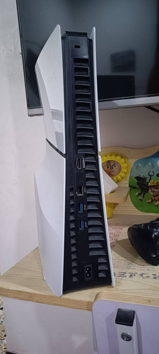 للبيع بلي ستيشن فايف سلم ذاكره 1 تيرا بايت اخر تحديث مستخدم نظافة 99٪ مثل ما موضح بالصور مع ضمان شهر كامل للجهاز كامل ملحقاته الاصليه اللي تجي مع الجهاز والكارتونة موجوده وبسعر  750 الف قفل بدون عموله لتجي تعاملني لان السعر ثابت . المكان النجف توصيل ماعندي


**إذا كنت صاحب هذا الإعلان وتريد حذفه لأي سبب، رجاءا أرسل رسالة إلى الدعم الفني**