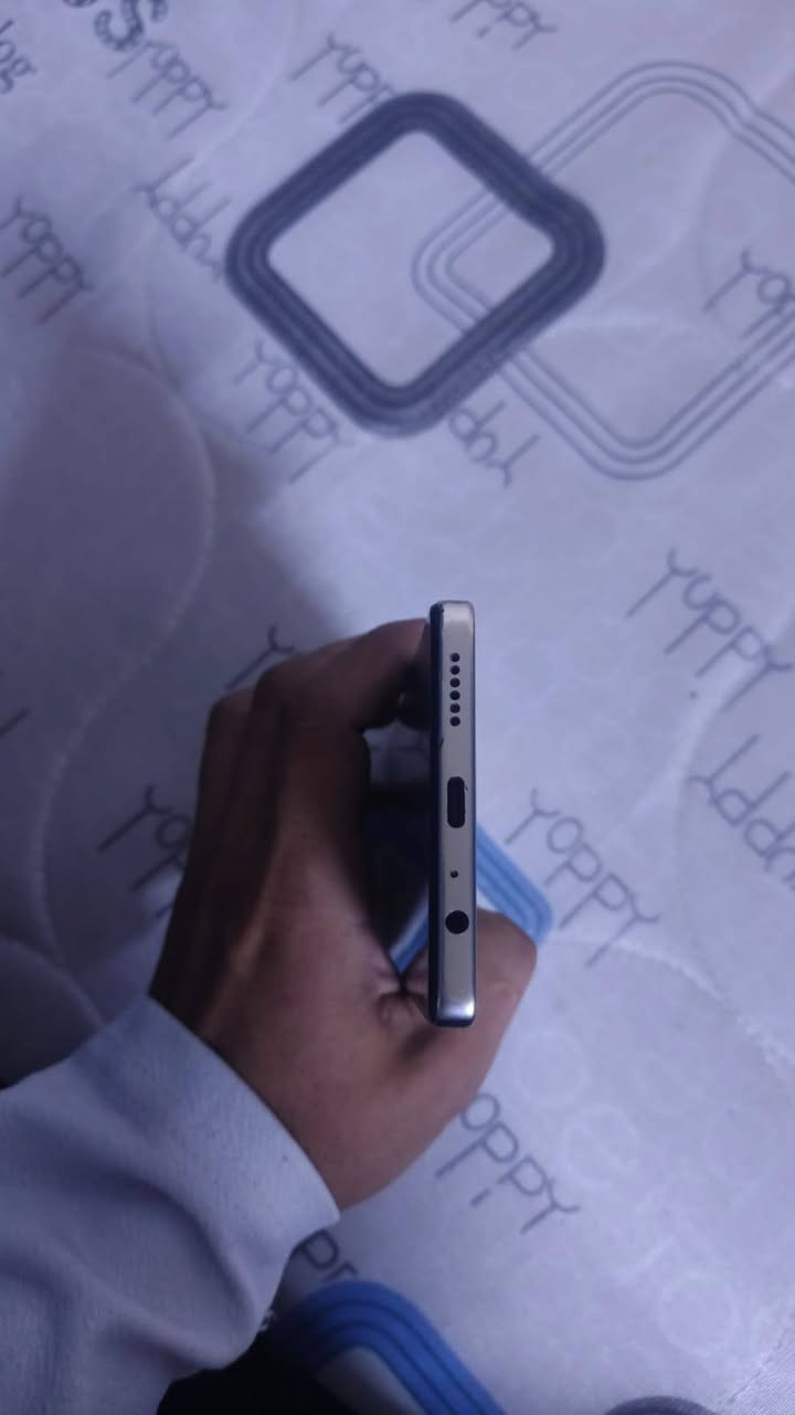 للبيع جاهاز ما مفتوح TECNO CAMON 30  السعر 225 مكان موصل الأيسر ***********
