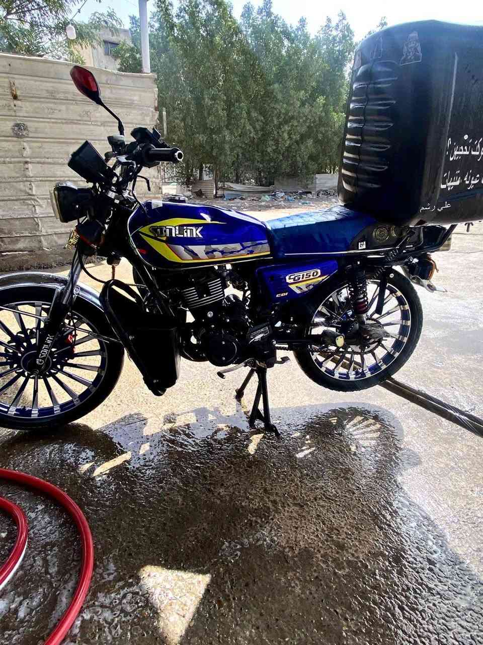 دراجه ايرانيه سونك موديل 2023 ✅ 
تشغيل بصمه ✅ 
تشغيل عن بعد ✅ 
دراجه مامفتوحه مكينتها ع وضع الشركه ✅ 
مكفوله كفاله عامه ✅ 
تانكي 10 لتر ✅ 
وياها صندوك دلفري ✅ 
وياها تجوه مال ضهر ✅ 
بيها دمام بس عاوزه خريطه ✅ 
نضافتها كدام عينك ✅ 
كهربائيات كلها شغاله ✅ 
شادلها درع كامل للدرجه ✅
ستاند تلفون ✅ 
لانضوح ولا تنقيس ✅
قفل ستيرن سويج ✅
دراجه مال شغل ولا مره وكفتني بشارع امانه الله 

🚫اواراقً مابيها تجي تاخذها من باب البيت اكفلك سرقه وعشاير بس مكاتبه نتكاتب لان اني اشتريتها هيج 
 ‼️ شباب سعرها قفل من الاخير بدون عمله 550 مكاني بغداد الدوره ابو دشير رقمي 
*********** بس واتساب

