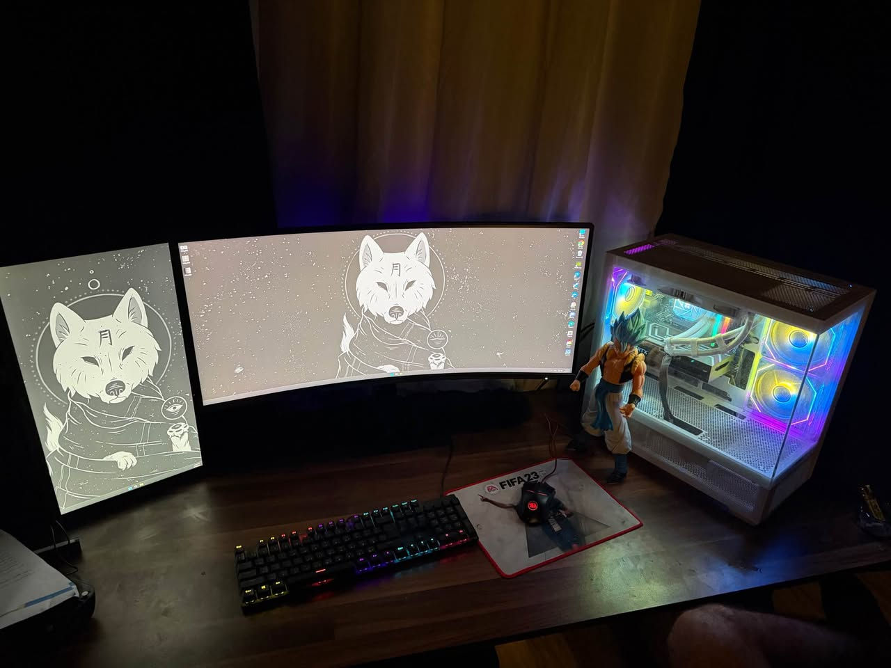 التجميعة :
Ryzen 5 5600
Galax rtx 4060 
Asus prime b450 m
T-force 16gb 2x8 3600 
Lexar m.2 1tb gen 3
Aqua elite 240 white 
Power s. 750 w 
Sama sv -02 white 
سعر 925 الف 

الشاشات : 
- شاومي حجم 34 دقة 2k فريمات 180 سرعة استجابة 1ms مقوسة 
- شاومي حجم 24 دقة 1080 فريمات 75 سرعة استجابة 1ms 
_ ستاند شاشة احادي 
سعر 390 الف 

الملحقات :
-يوبي اس APC اون لاين 1500 
-ميز 2 متر صاج 
-ماوس ريدراگون وكيبورد 
-كرسي مكتبي 
سعر 250 الف 

اسعار قابله للتفاوض اذا شراي كلشي 
بغداد حي القاهرة 
فيس او واتس اب 
*********** بغداد, العراق
