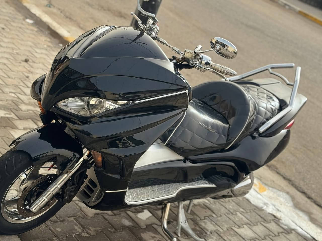 سلام عليكم فورزة صفر ٨ مزوده فول تزويد الوحيد بل بصرة  شي مميز. دراجه كفاله عامه. كير ملقي.  انضف من صوره بعد. اوراق كامله. تروح كبل تمشي بعاملت ارقم وترقم   دراجه متعوب عليها. مكاني بصرة الفاو  قرب سوك.   ***********  واتساب فقط.        سعررر خاص
