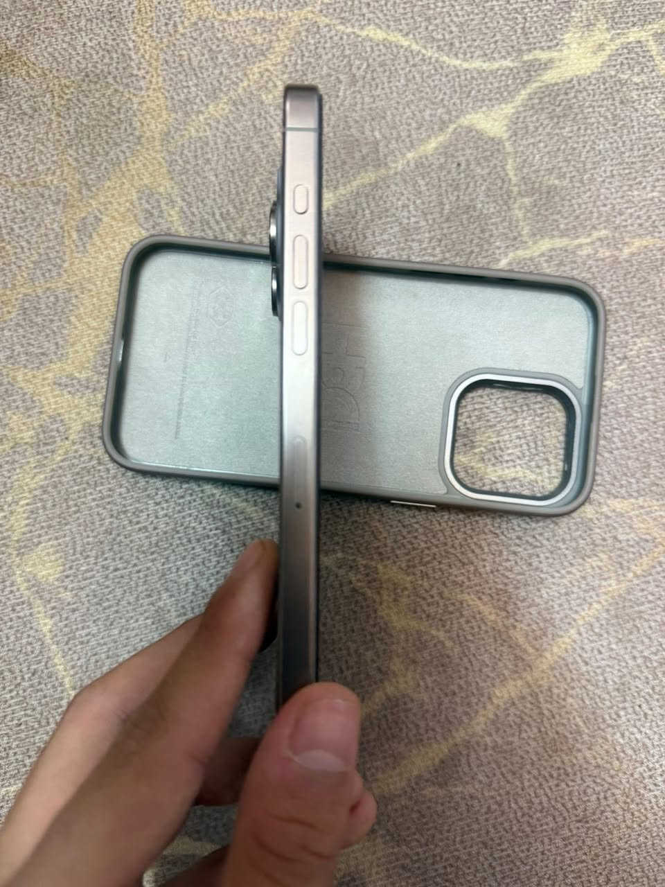 للبيع 15برو ماكس بطاريه  ٨٧مكاني نحف رقمي ***********
