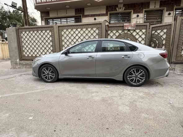 فورتي وارد امريكي 
جي تي لاين 

موديل 2022

فول مواصفات ماعدى الفتحة 

تحكمات سترين 

رادار امامي وخلفي 

بدون ايرباك 

بالاضافة الى بارد بسيط بقبق الجنطة

 

السعر 140 

***********
