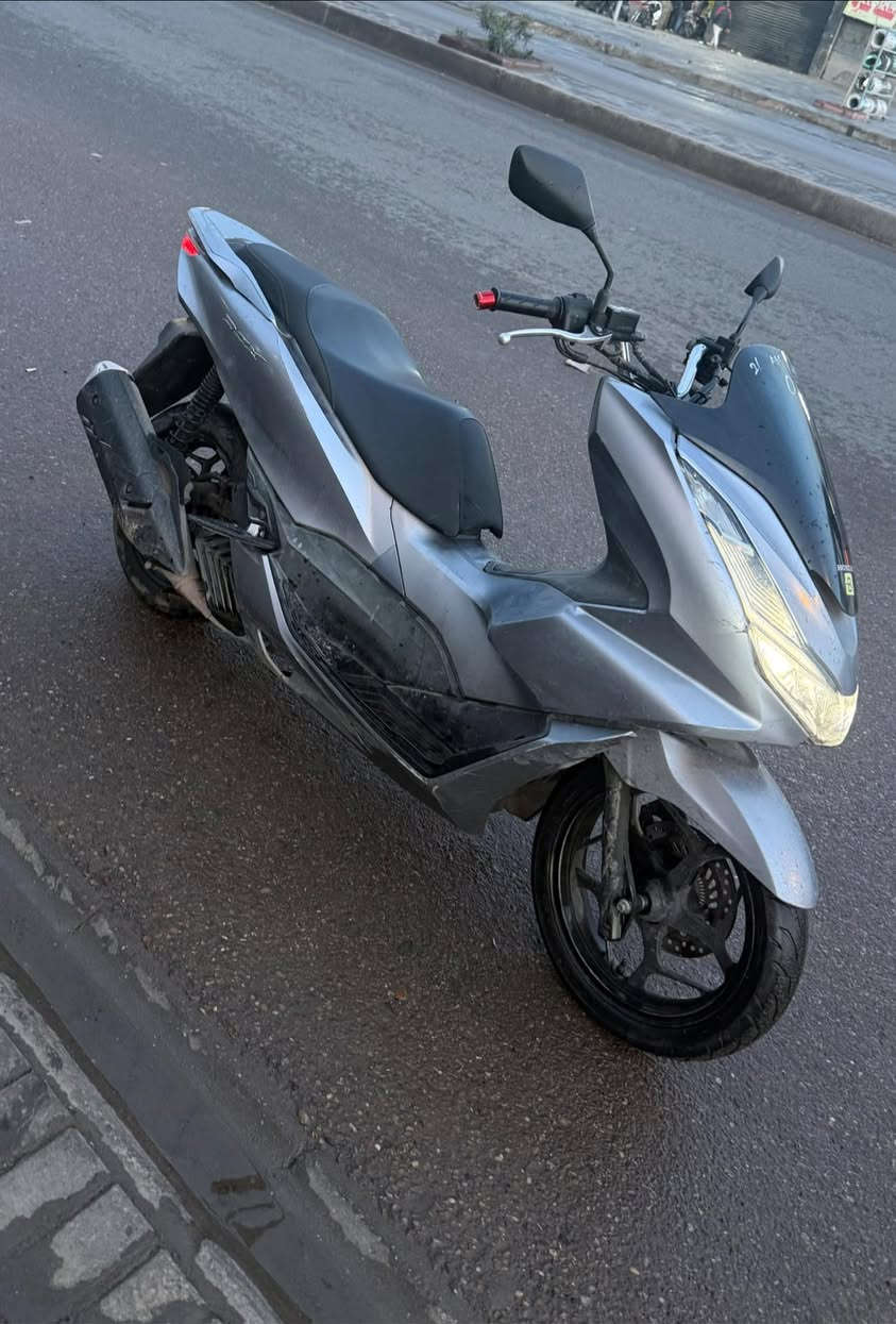 السلام عليكم ،دراجة pcx بي سي اكس الجيل الرابع للبيع
وارد كوري ماشية 27 الف اللون فيلي
مكينة مكفولة وكفرات بلادي
نظام abs مانع انزلاق
ستان كهربائي وحساس ازدحام 
السعر 2400 وبيها مجال | مكاني بغداد مدينة الصدر
واتساب ***********
رصيد ***********
