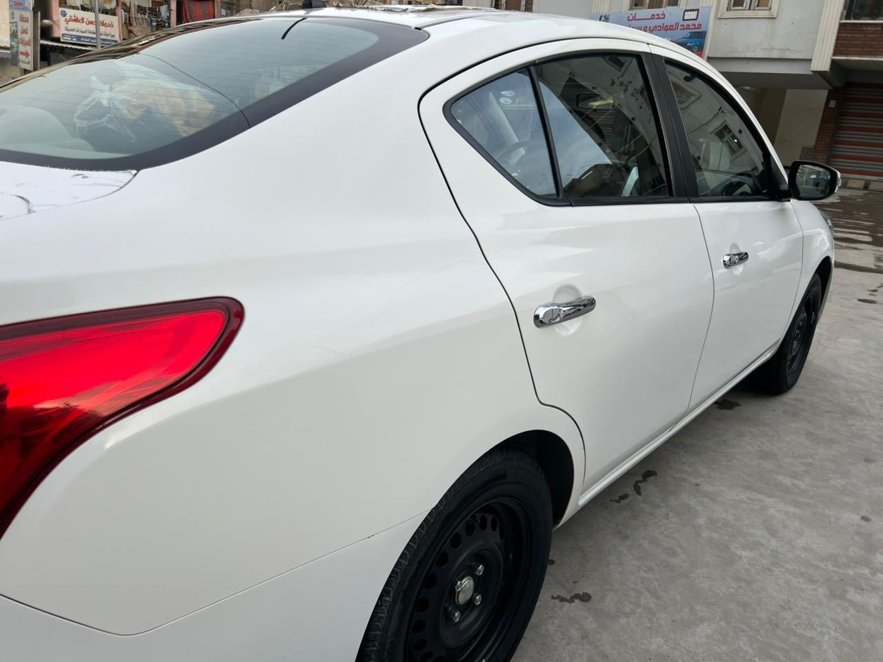 سلام عليكم سياره نيسان سني موديل 2025مصريه ماشيه 15الف زيرو  سياره مال بيت نضيفه كلش رقم أربيل. سعره 127ورقه وبيه مجال بسيط  مكاني الغدير ساحت ميسلون رقم ***********
