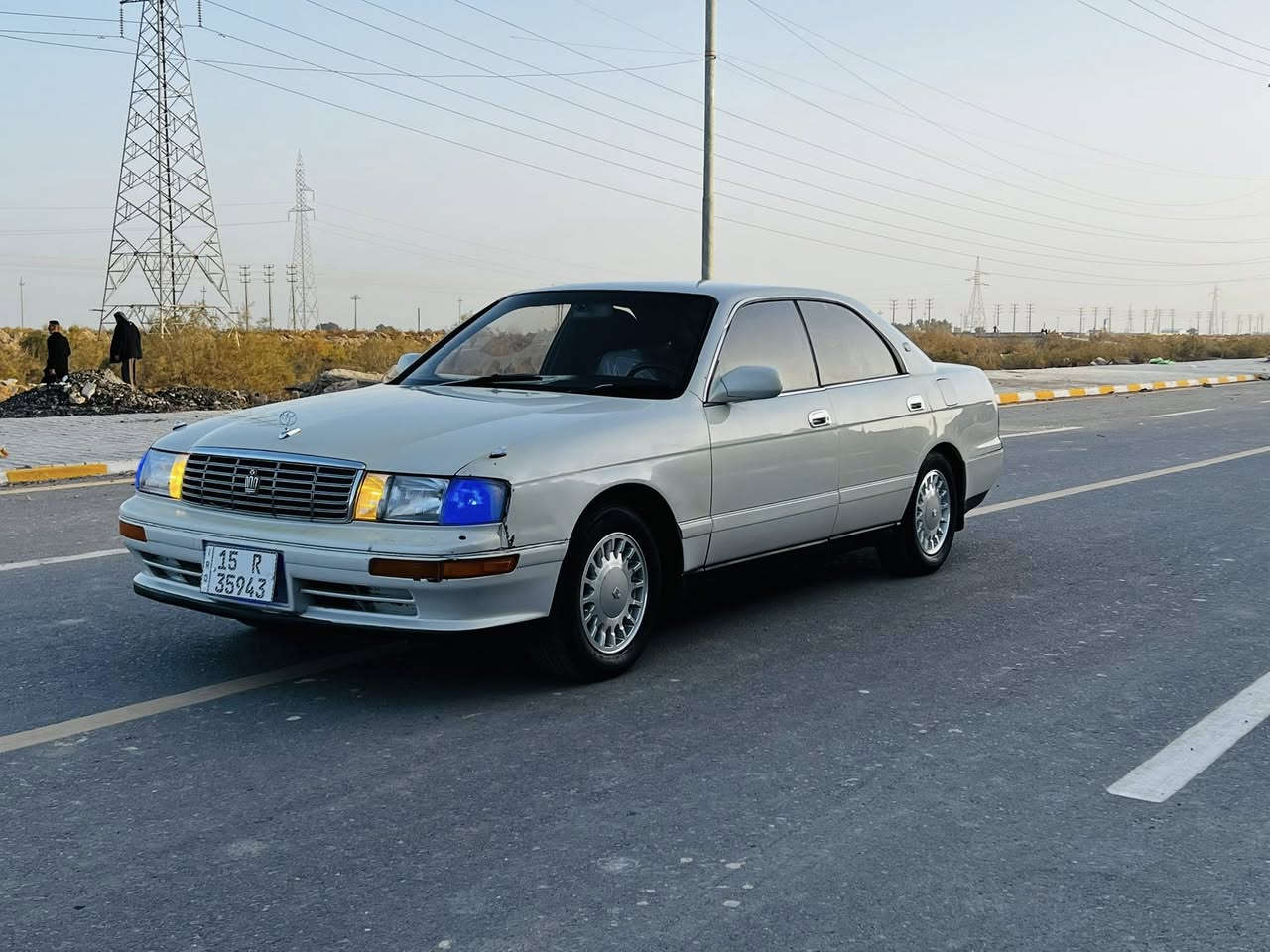 السلام عليكم اخوان 🤍
تيوتا كراون بطه موديل 1992 
رقم انبار إنكليزي سنويه لغايه 2030 باسمنه تحويل مباشر ثاني يوم مكفوله من الكص والكلبه والنقل جثه والعيب الشرعي 
مصبوغه علم للجماليه مكينه وكير شرط حاويه مكفولات حداديه امامي خلفي جديد 
دواخله نضيفه كهربائيات شغاله تخم تاير وتخم ويل نيكل جديد السياره جديده وجاهزه تراي وين ما يعجبك 
العنوان واسط 
السعر 53 وبيه مجال 
رقم الهاتف ***********
