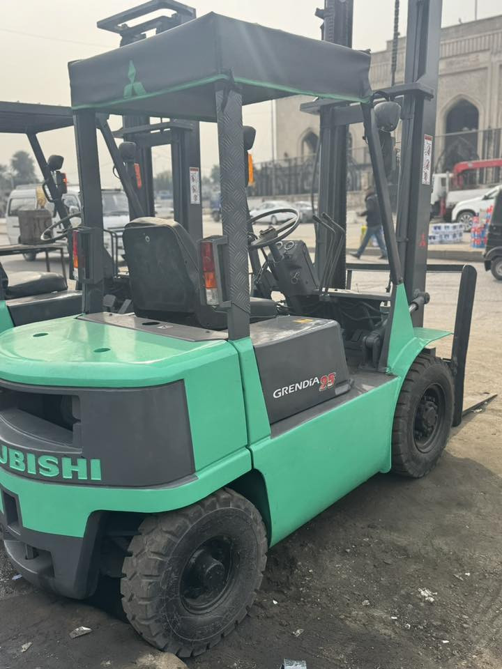 رافعه للبيع مسيبوشي 2 طن اوتامتيك
جب عالي جاهزه للعمل كل نقص مابيه 
تخم تاير جديد كهربائيات صدر كله جديد أي استفسار اتصل على الرقم ***********
