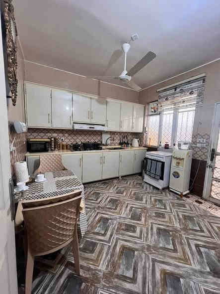 للبيع في دور مجلس المحافظ مساحة ٢٠٠م ركن شارع ٢٠ وساحه متوفر كافة الخدمات بيت بناء حديث  السعرالبيع  ١٥٠ ماعدى طلب  مطلوب للمصرف ٢١مليون تسديد بلشهر ١٨٩الف دينار  الاستفسار اول الاتصال عل الرقم *********** عمارة
