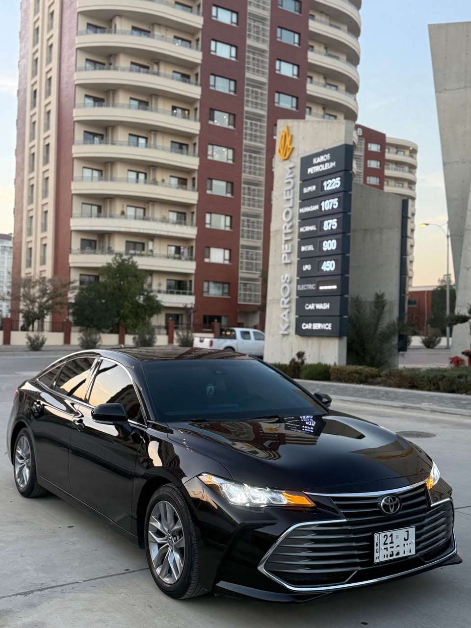 السلام عليكم ورحمة الله وبركاته 

‏‎       ——— لـلـبـيع  ———

تويوتا افلون     —   Toyota Avalon  

وارد امريكي     —. بدون ايرباك 

‏‎الموديل           — 2022  

فئة.                 —  XLE  

حجم المكينه   — V6/3500

‏‎اللون               — اسود   

‏‎المسافه المقطوعه — 69.000  

‏‎حالة السياره.    —بدون حادث فقط طخه خفيفه بالباب + الجاملغ   

‏‎المواصفات 
‏‎- بصمة تشغيل 
- بصمة ابواب 
‏‎-ترحيب عند الاقتراب 
-تشغيل عن بعد 
- رادار امامي - جانبي - خلفي 
‏‎- شاشه كبيره تدعم نظام الأبل كار باي ونظام الاندرويد 
‏‎- ستيرن بحركه كهربائيه 
- تبريد قطعتين
- لايتات 3 عدسات 
‏‎- بگ لايت LED 
- 3 وضعات قياده 
- اوتو هولد 
‏‎- تحكم ستيرن جهتين 
- كشنات جلد 
- كشنات تدفئه 
- أشاره بالمرايه 
- هندبريك بصمه
‏‎- تحديد سرعه 
‏‎- مانع انزلاق 
‏‎- ليد نهاري
- كامره خلفيه دواره 
‏‎ باقي المواصفات المعروفه 

‏‎السعر            — اكتب تم ويوصلك السعر مباشر 

‏‎رقم السياره    — السليمانية 

‏‎موقع  السياره — السليمانية 

‏‎للأستفسار.     — ***********—*********** السليمانية, العراق
