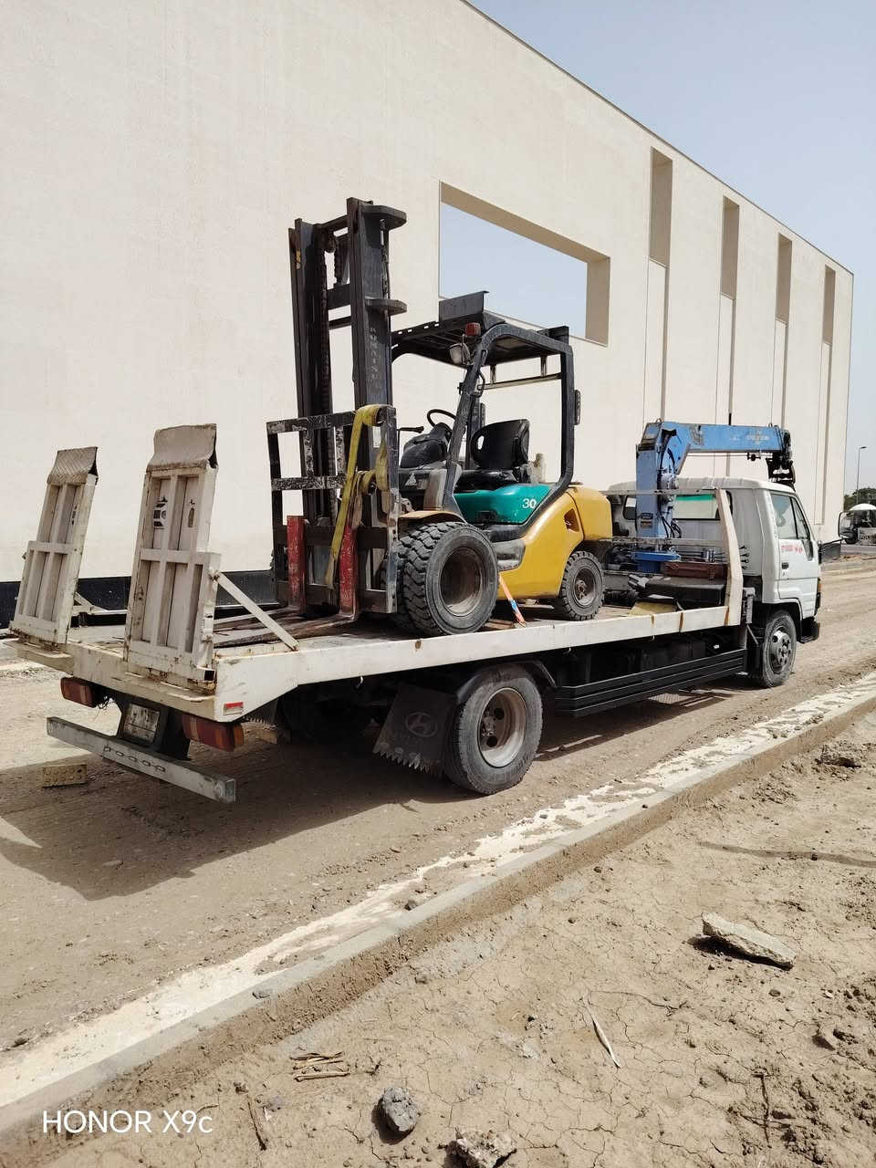 كرين صطحيه  للبيع سعر ١٣٠$ وبي مجال ***********
