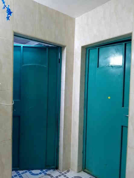 للبيع في سامراء حي معمل الادويه العماليه من جهة الوانم دار سكن طابقين مساحته 250م شارع 10م يحتوي على 4 غرف نوم واستقبال وصاله كبيره ومطبخ حار وبارد وحديقه وگراج البيت شغل جناي عالي عن الشارع السعر خاص رجاءا للاستفسار الاتصال على الرقم *********** ابو بركات الدراجي عقارات الحاج فاضل زهدي
