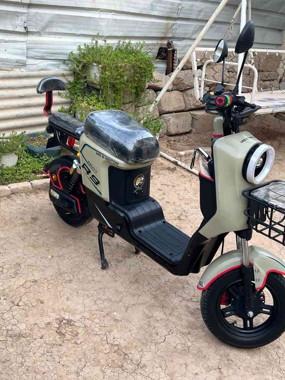 دراجة R9 لبيع أربع سرعات 5بطاريات32الامبير السرعة99 مكان كركوك السعر 450 بي مجال الرقم  ***********
