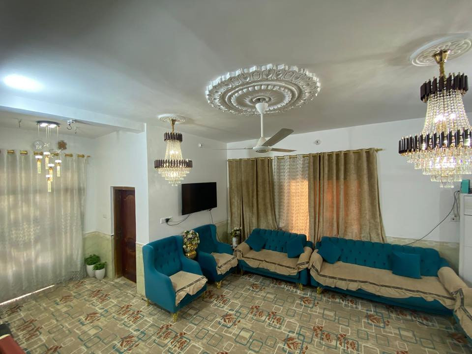 🔹 للبيع بيت زراعي   🔹
📍 الموقع: حي الحسين
📐 المساحة: 200 متر مربع
واجهة 10 * 20 نزال 
📑 نوع الطابو: زراعي 

🌳 الموقع شارع جامع حجي راضي 

🏡 غرفتين بقياس 6*4 والثانية 5*4
 استقبال قياس 9* 4 
صالة كبيرة 
مطبخ قياس 4*4
صحيات داخلية وخارجية
بيتونه 
بناء طابوق بناء جديد 2012
عكادة

للاستفسار والتفاصيل أكثر يرجى التواصل  الاتصال على واتساب  
***********
