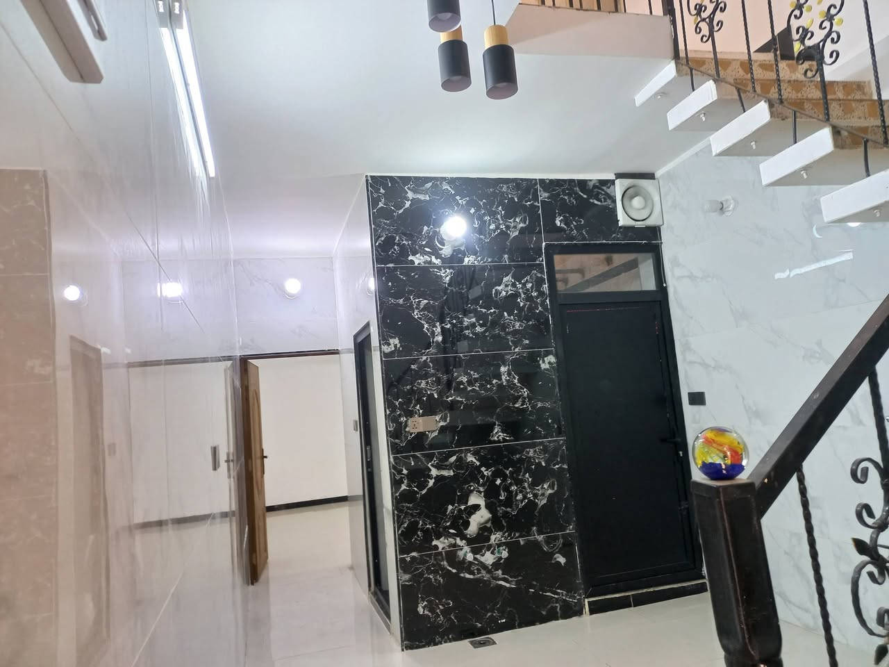 سلام عليكم
بيت مساحه 70 واجهه 3.5 نزال 20 طابو صرف الشعب شارع الصحه خلف جامع الحق للإستفسار الإتصال ***********
