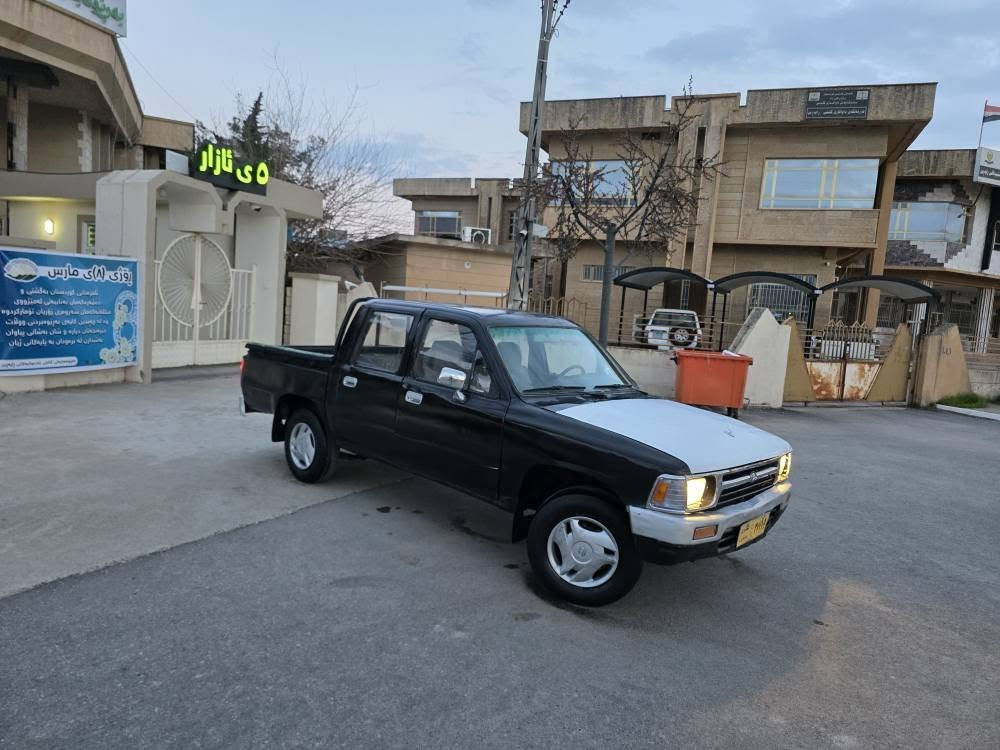 بلاش بەلاش  
بابەتەکەم زۆر جیاوازەو هەرزانە
پیکاب تویتا یابانی مۆدیل 1992 
گێر تۆماتیک مەکینە بەخاخ تەبریت سارد گەرم مەزبووت گێروو مەکینەی تویتا یابانی مۆدیل بەرزی لەسەڕە سەیاڕەکە ئارم بوە ئارمەکەی بزر بووە بەشەرتی ماڵی مەدەنیو دیناری کەسی تیانەبیت 
گێروو مەکینەو کامل کارەبایو تندوو تۆڵی مەزبووت شانسی بەشەڕتە خایسی نیە وەرگەڕاو براوە بەشەڕت
تەبریت تەجیل فڵچە لەیت هۆرین گیچی بەنزین هەمووی مەزبووتە ماڵی فەقیرەو ماڵی کەسابەتە بەنزرن کەم دەخوات 
شوێن رانیە *********** نرخی $15کۆ رانية, السليمانية
