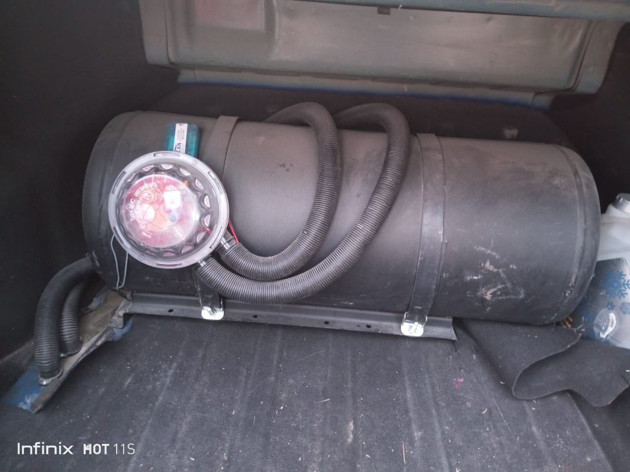 سلام عليكم اكسنت موديل 2011 سياره بدون صبغ سياره نظيفه مال بيت شرط التحويل سنوية جديد تبريد تدفئه كلها بشرط بيها منظومة غاز وكارت غاز حكومي وبطاقة بنزين صدر امامي خلفي كلها بشرط سعر 78 بيها مجال بسيط ***********
