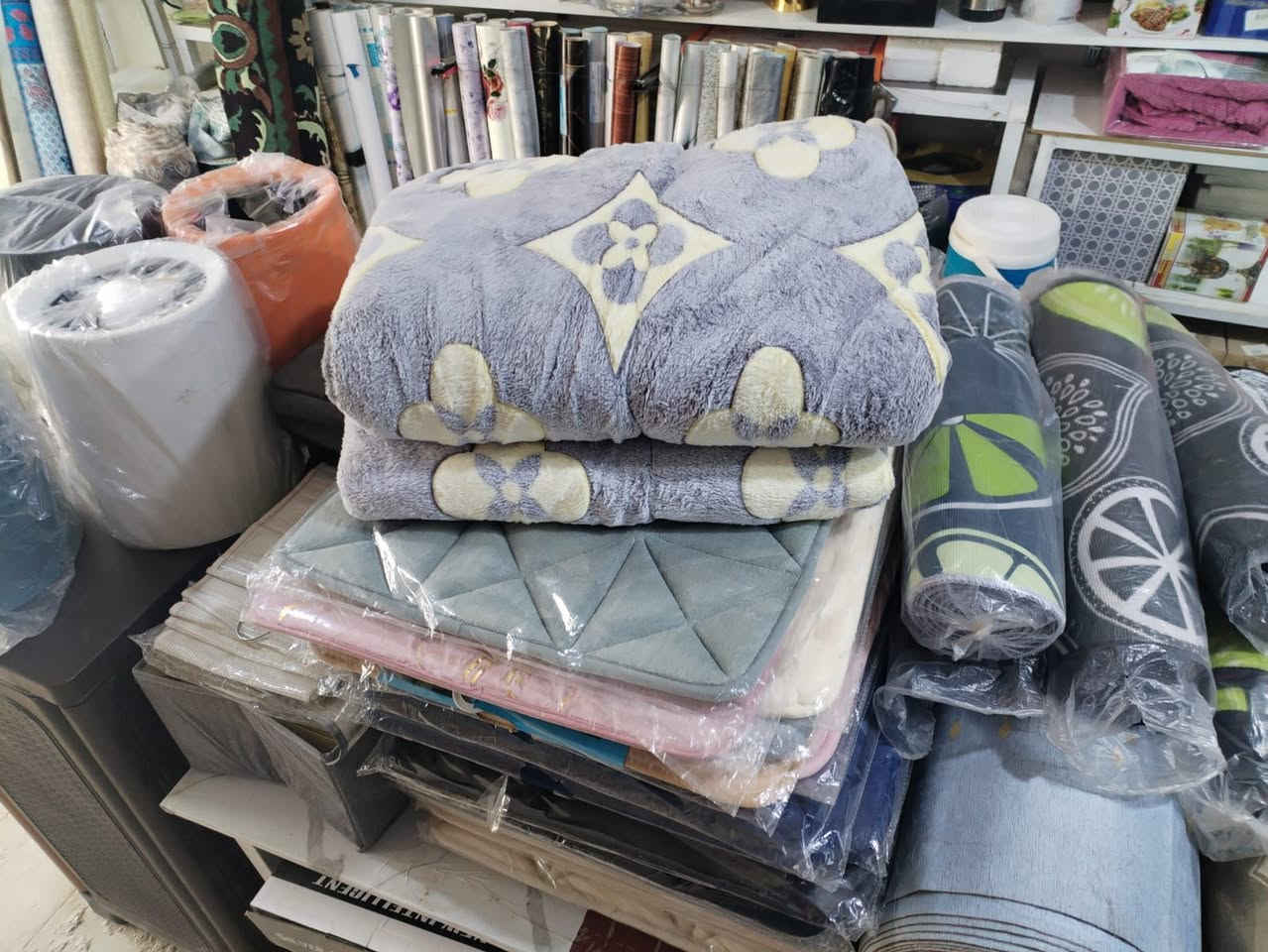 يتوفر لدينا في كرافتي ماكس 
لحاف نفر واحد  وجهين فرو 
قياس 180 في 220
الوزن 4 كيلو
السعر 35 الف دينار 
توصيل 5 الاف لجميع المحافظات 
للتواصل واتساب ***********
بابل الاسكندرية شارع الخضر الفرع المؤدي إلى شارع الخضر الثاني عمارة المرحوم جبار سالم
