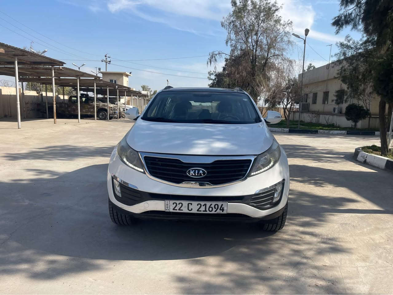 يكا. سپو ر تاج. خه لحي.  سفري. هه ولير. ر قه  م سه نه و ي نويه. به نا و خؤمانه. سفري و. لا خؤ مانه.  سه يار. كه. كلينه. بي. سبووخه.   فول. ته نها. به. سمه. نيه  شيون. هه ولير.  ***********
سحر 138 أربيل, العراق
