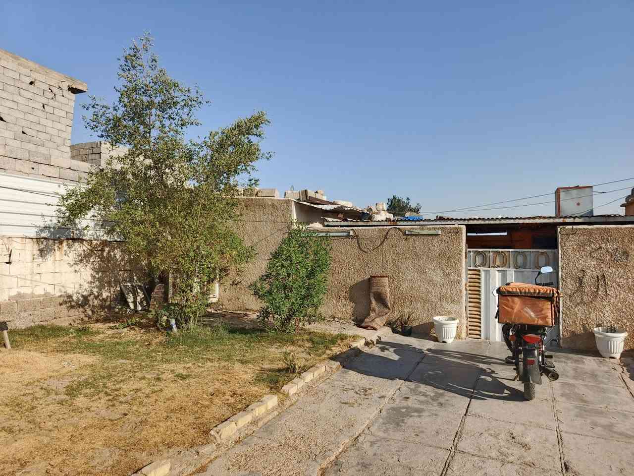 بيت تجاوز للبيع مساحه اكثر من 300 متر 
منطقة ال 12 مقابل شارع الحلاق وافران الحسين ع وقرب متنزه الحشد
السعر والتفاصيل اكثر التواصل مع الرقم 
*********** واتساب موجود
