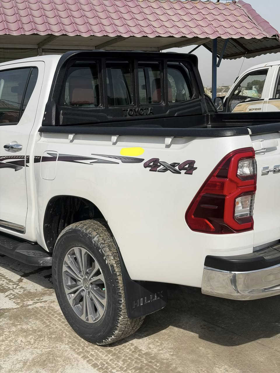 السلام عليكم للبيع هايلوكس
موديل 2023
 رقم بغداد 
الضرر طختين بارد مثل مامأشر بلصور وموجود سونار يوضح البارد العداد 160،000 
التحويل ثاني يوم 
السعر 315 
للأستفسار : ***********
