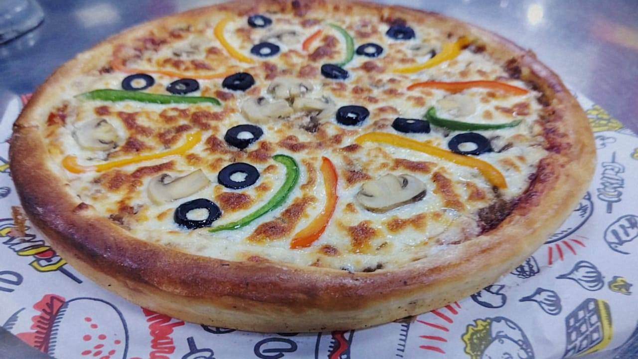 سلام عليكم 
شيف غربي جميع الاطباق والسناكات الغربيه 
والبركر بنواعه 
وتقطيع الكنتاكي وفلر وزنجر 
وتنزيل الكص دجاج ولحم 

متوفر للعمل داخل بغداد و ديالى 

***********
موجود واتساب
