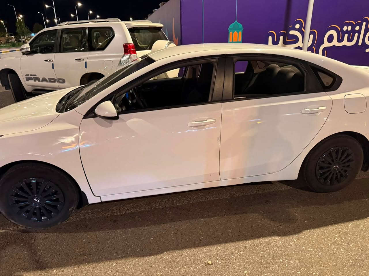 ⸻
سيراتو موديل 2021 خليجي
رقم بصرة (حُرّة)
شرط تحويل كفالة من الحادث، ما عدا بعض اللطخات موضحة بالصور
السيارة مابيها اي قطعه تبديل كلها ليبل واحد

الماشية: 139,000 كم
السيارة جاهزة للأخير 

المواصفات:
 • مكينة كير كفالة
 • حدادة جديدة (تبريد ثلج)
 • شاشة كار بلاي
 • تحكم ستيرن
 • ليتات زينون (مرّي كهرباء)

ملاحظات:
 • الدوسة مضروبة
 • راجعه حار
 • سونارها موجود

السعر: 130 (قابل للتفاوض)

للاستفسار الاتصال على الرقم:
***********

