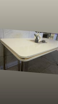 ميز طعام • بدون كراسي • منصور الداودي