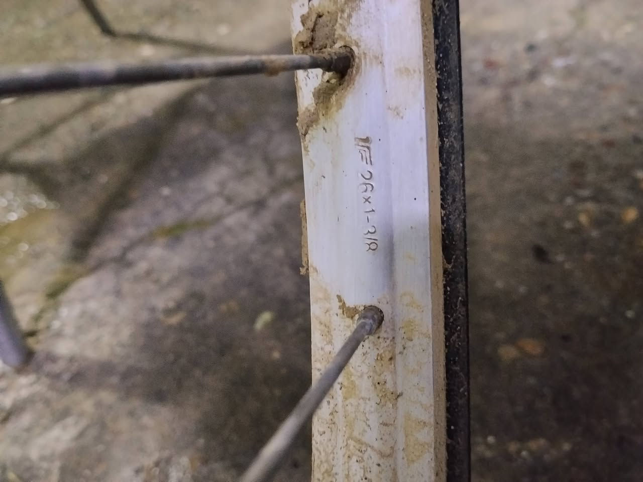 السلام عليكم بيسكل عبد الحليم للبيع  حجم 26 موديل 18 لون أسود اسطابات شغالة زوج تايرات نص عمر  السعر 80 وبي مجال المكان موصل  الأيمن حي المنصور *********** وشري  يتصل ع رقم وبتوفيق 👌
