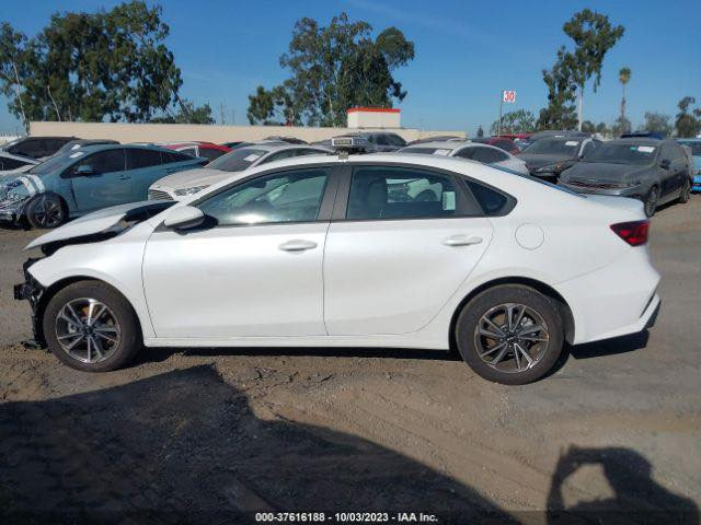 السلام عليكم 
فورتي 2023 
محرك 2000 دوش 
رقم بغداد بسمي تحويل ثاني يوم 
حادثها بنيد و جاملغ 
كير ومكينه وتبريد كفاله 
مكاني بغداد البلديات
السعر 130 
***********
***********
