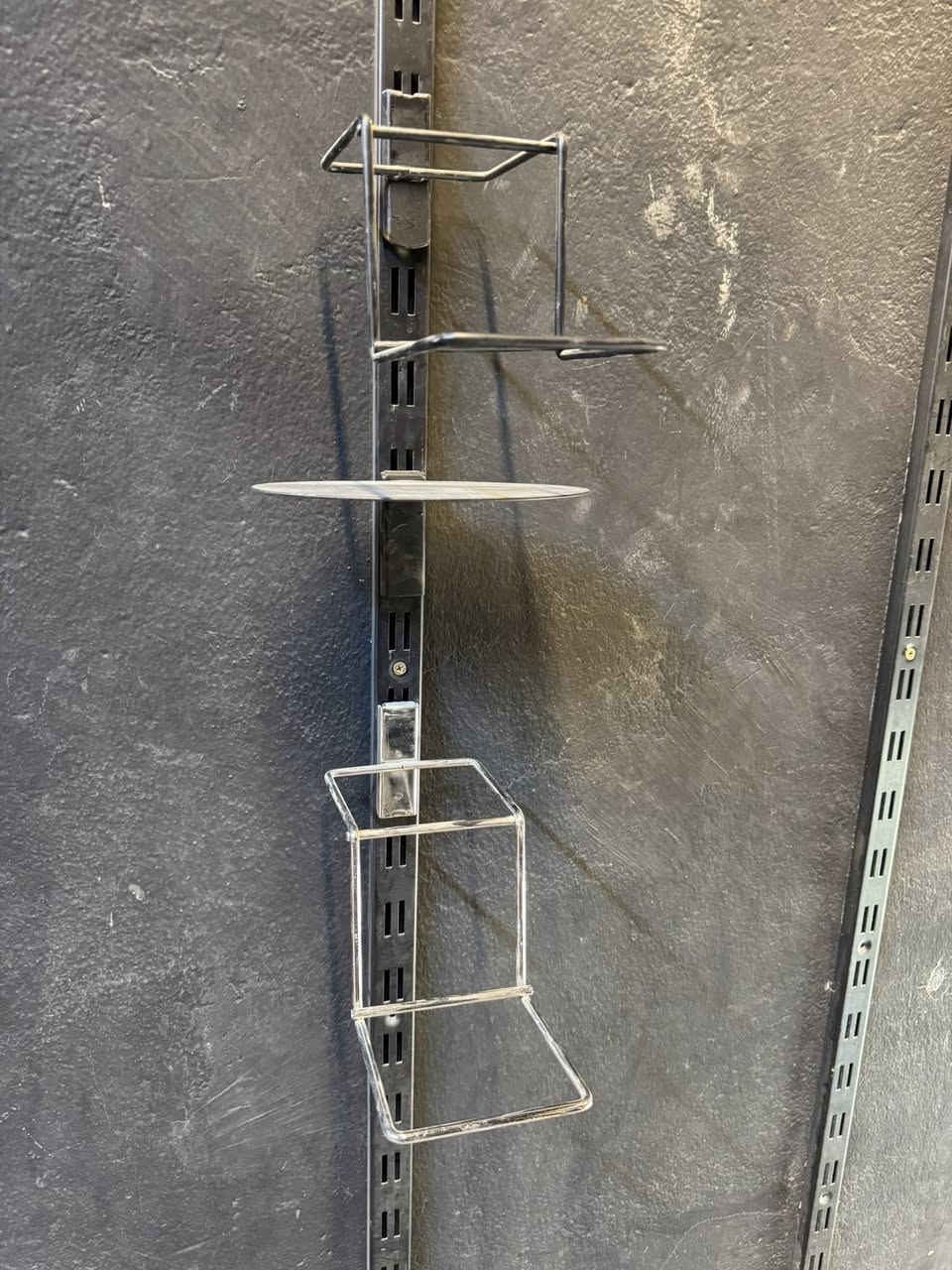 السلام عليكم 
للبيع ستاند احذيه نوع درج 100 قطعه لون اسود 
50 قطعه لون فضي 
ستاند احذيه عدل 25 قطعه لون اسود
هوك تعليك ام الطوبه 12 قطعه 
تعلاكه شفقات عدد 2
مكان ديالى بعقوبه بهرز 
***********
