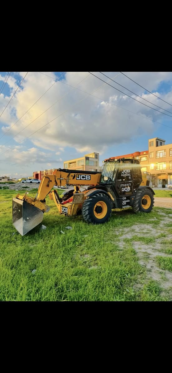 JCB/2017/14m
بسم الله رحمانه رحيم
بؤفرؤشتن
ئينجكته ر جه ك سه نته ر 
ته بريت ساردو كه رم ئه نته ر كوله ر
مه كينه كه وره سوپه ر 
ره قه م هه ولير ره قه مو سه نوي تازه يه
٤تايه ي تا زه ي ستارماكسي٢٤له ژيره 
هه موو گياني به شه رت ده سكاري هيج شوينكي نه كراوه
بوزانياري زياتر***********
