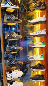 حذاء طبي • مقاسات ٣٩-٤٦ • سوق العطيشي بغداد