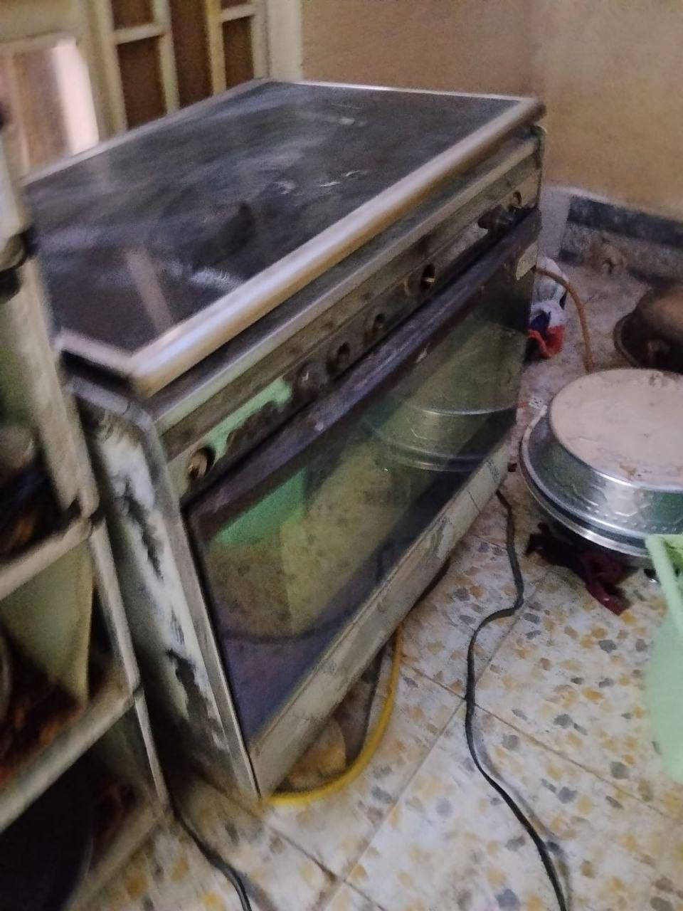 طباخ كريازي للبيع مكان دور النفط ***********
