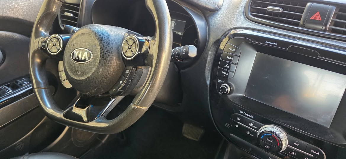 كيا صول ١٨ موديل حادث جاملخ ايمن وبنيد معمر نفسه بدوان اربك وجاملخ ايسر بل عراق بصمه فول تحكمات كشنات جلد سعر ٩١ وبيه مجال اجره بغداد بسمي اتصال فقط ***********

