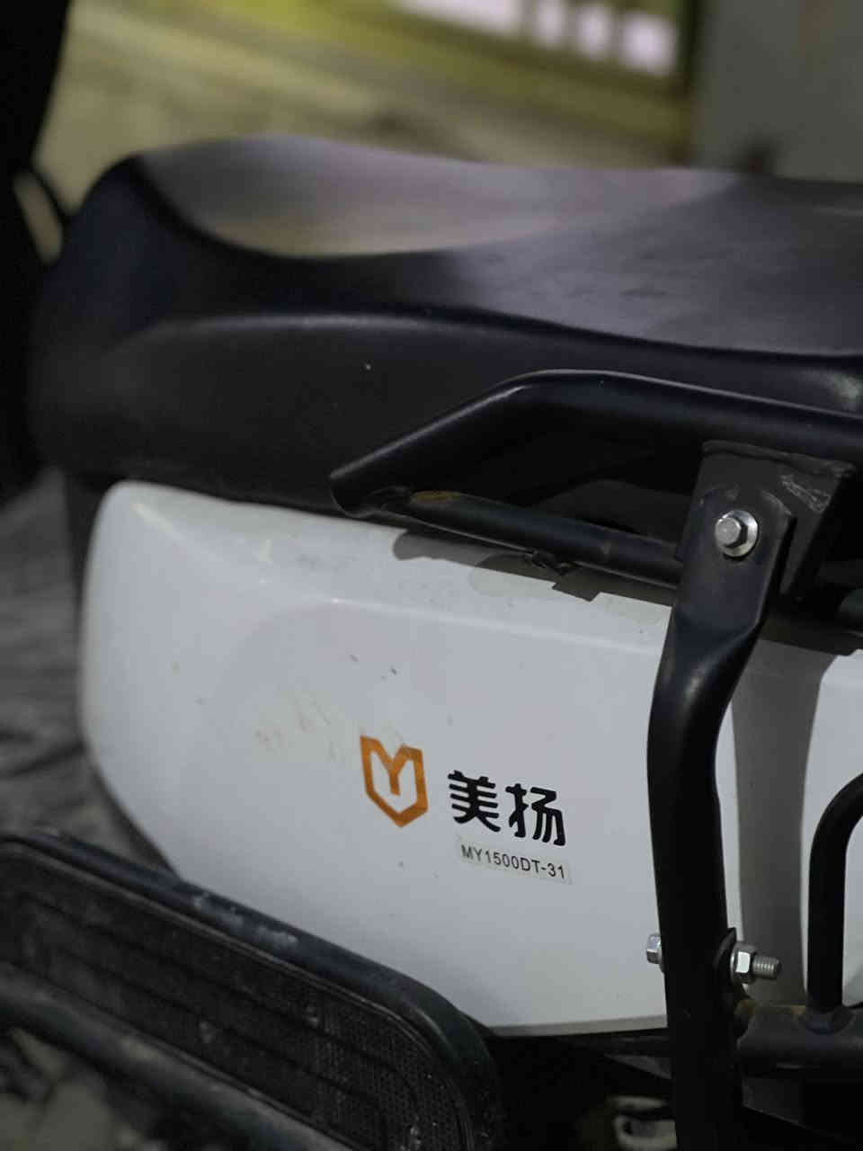 سلام عليكم دراجة سبيسي شحن للبيع دراجه خير من الله
دراجه مدرعة 
تمشيك60كيلو متر 
لايت زنون عالي ناصي ابيض 
دراجه موديل حديث 2025
يوجد فيها نظام ABS
بريك امامي هايدروليك 
يوجد فيها منفذ شحن USB
اشاير حديث 
هورن 
3سرع او نمر 
سرعتها 80 
يرادلها فقط عقل العقل مالها بي قطع يرادله تبديل والعقل مو كلش غالي السعر 550الف ***********للاستفسار 
يوجد صندوق الموجود بلصوره بس اني شايله 💙
